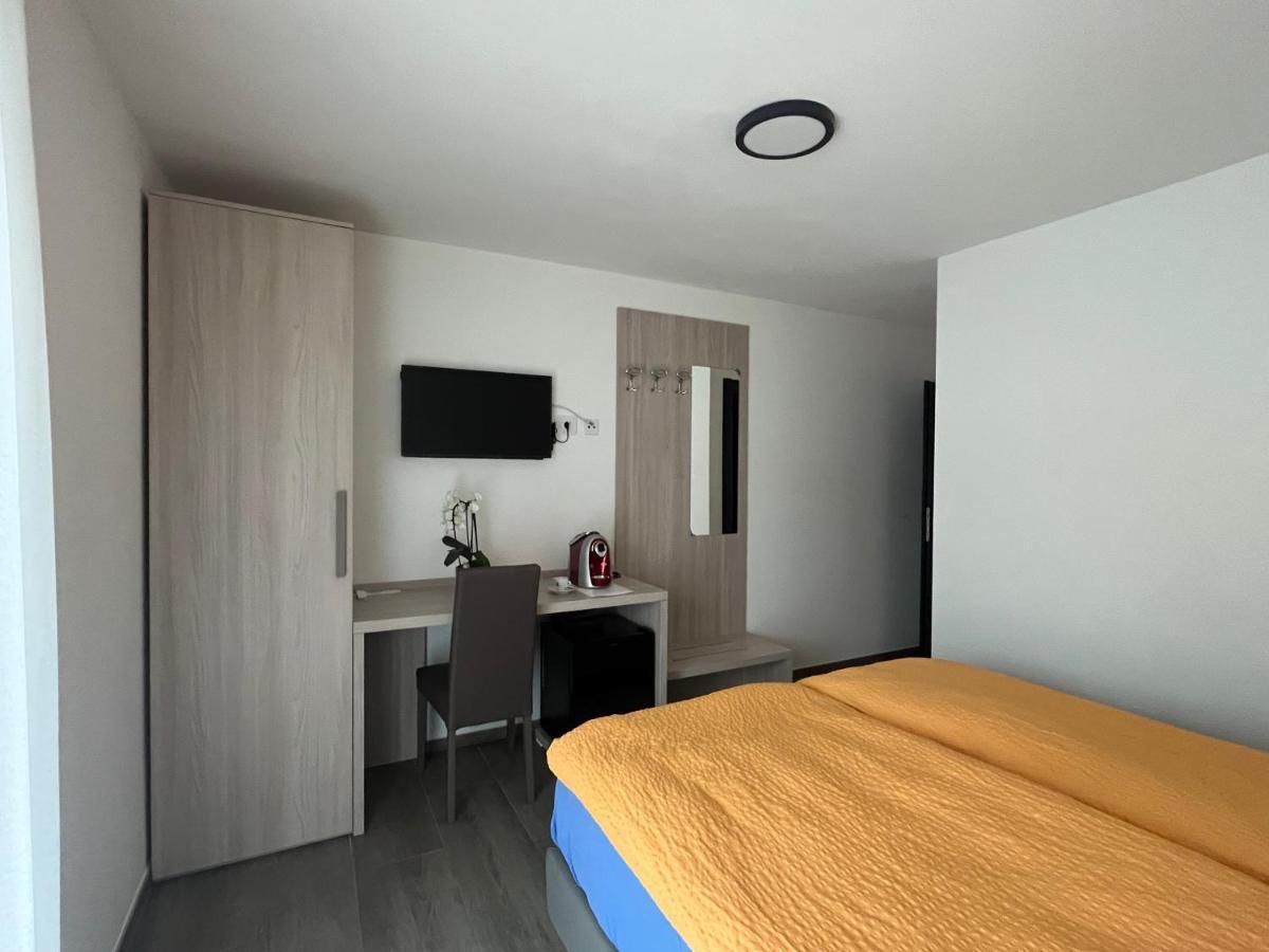Motel Afia Cama Zewnętrze zdjęcie